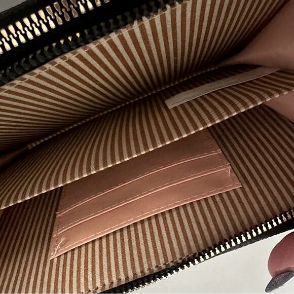 Grenobil black crossbow purse, three zipper compartments with slots - Picture 7 of 12